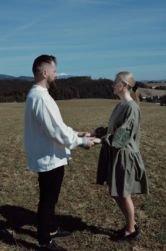 Ľanové vyšívané šaty - Prebúdzanie jari