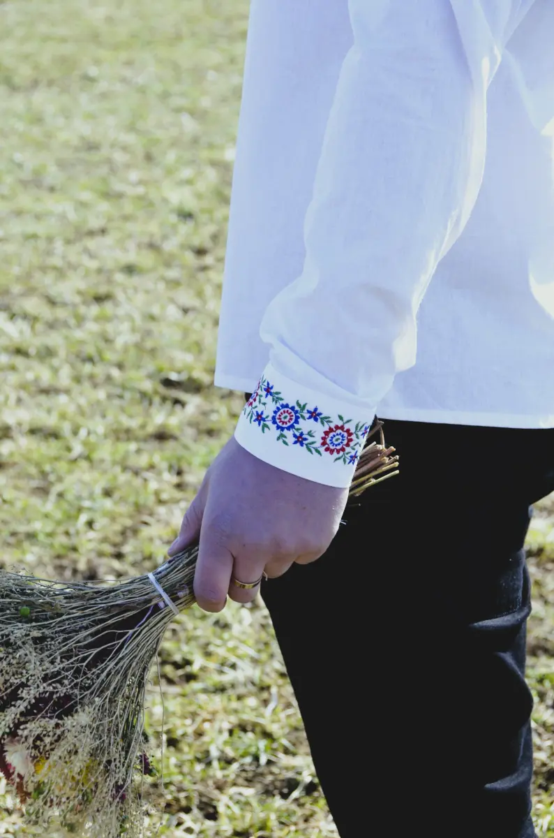 Bavlnená vyšívaná  košeľa - Švárny šuhaj