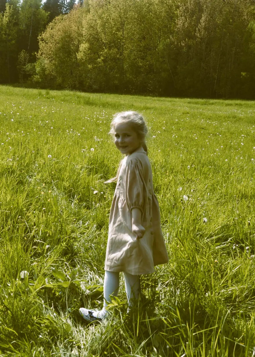 Detské vyšívané šaty-Lúčne pohladenie