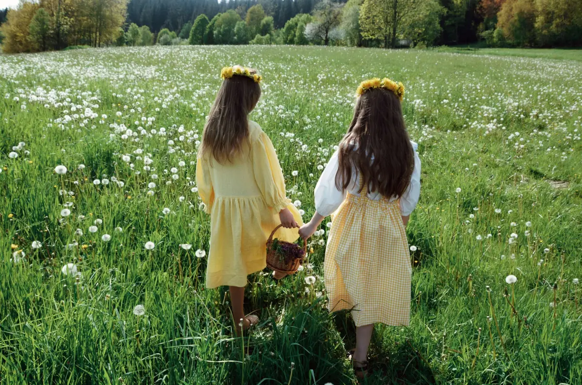 Detské vyšívané šaty-Žiarivé slnko