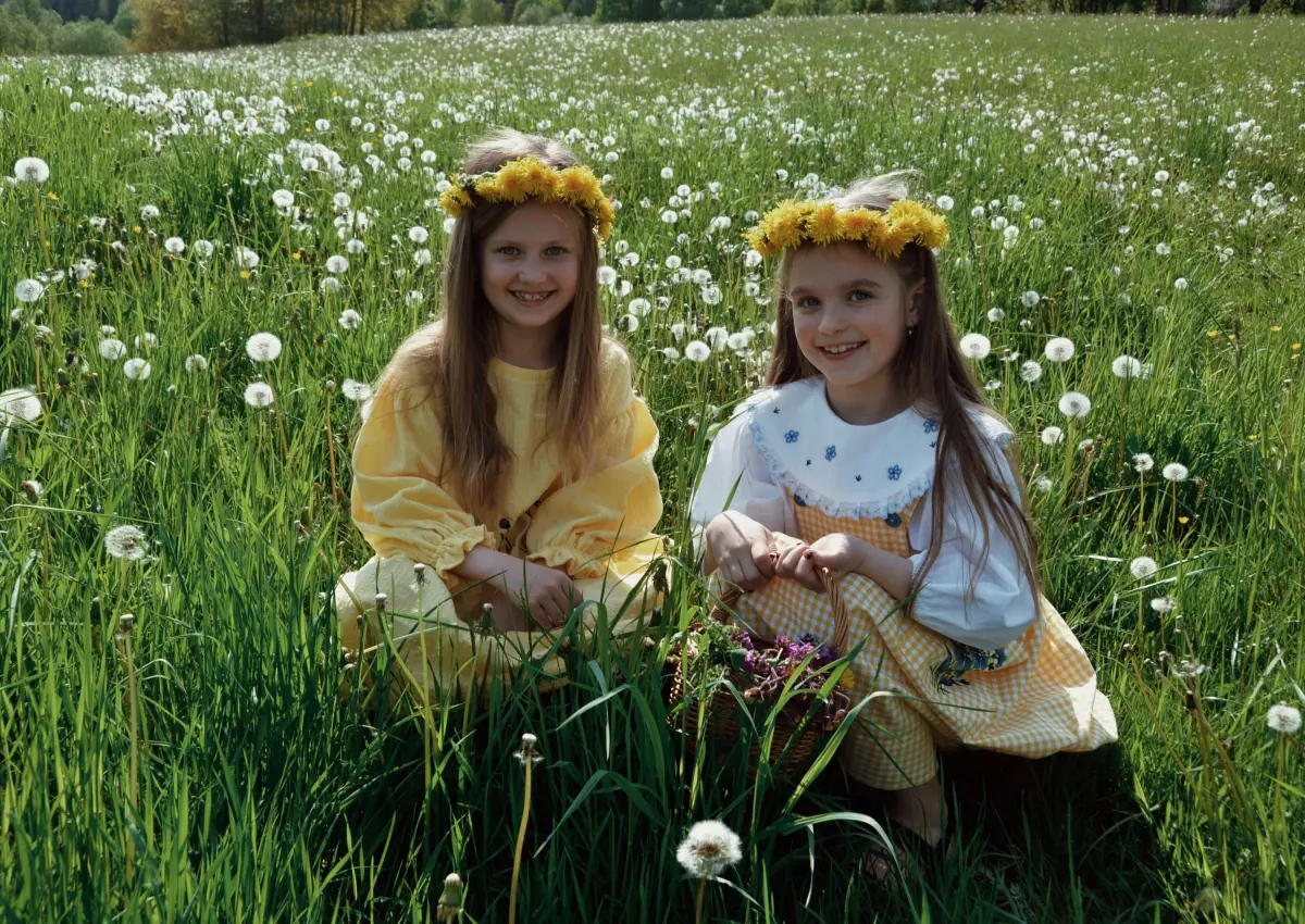 Detské vyšívané šaty-Žiarivé slnko