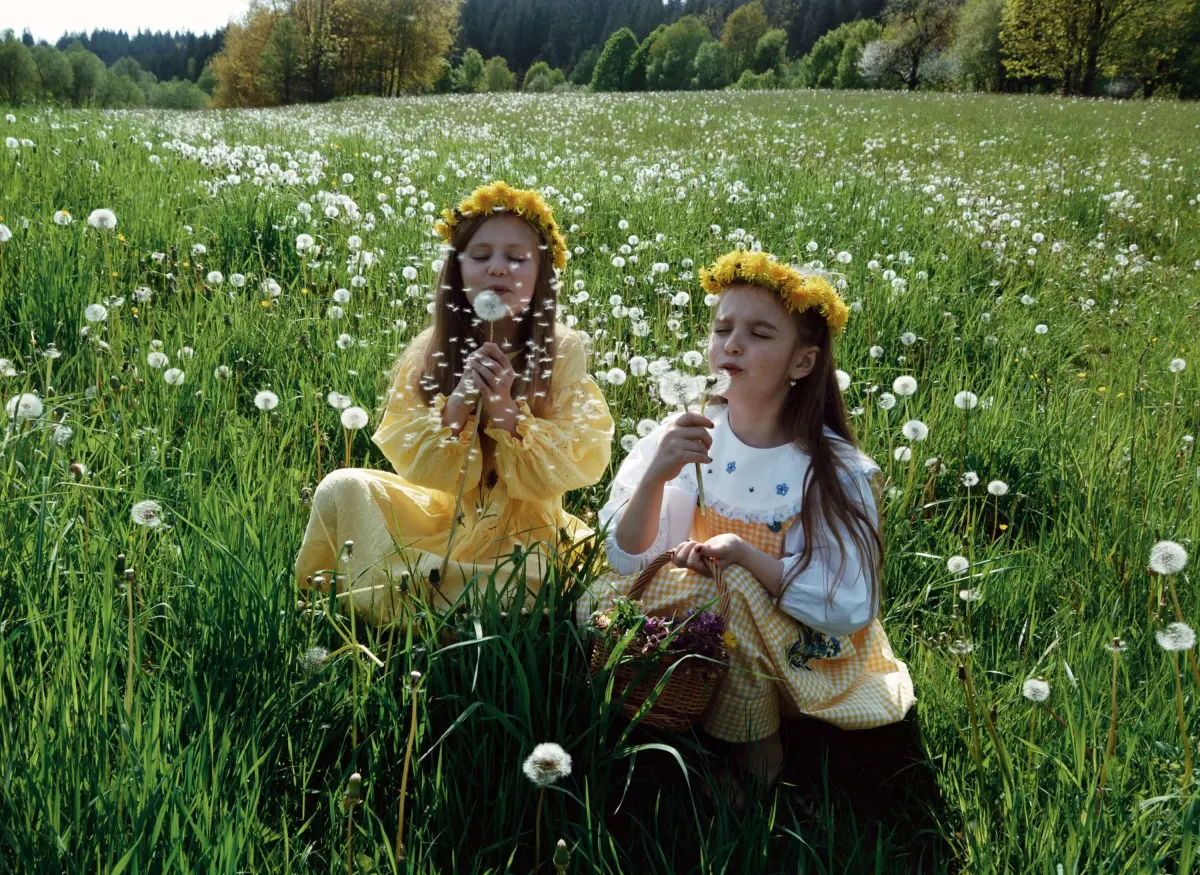 Detské vyšívané šaty-Žiarivé slnko