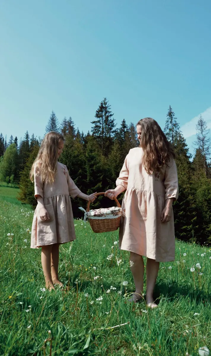 Ľanové vyšívané šaty- Alžbet 