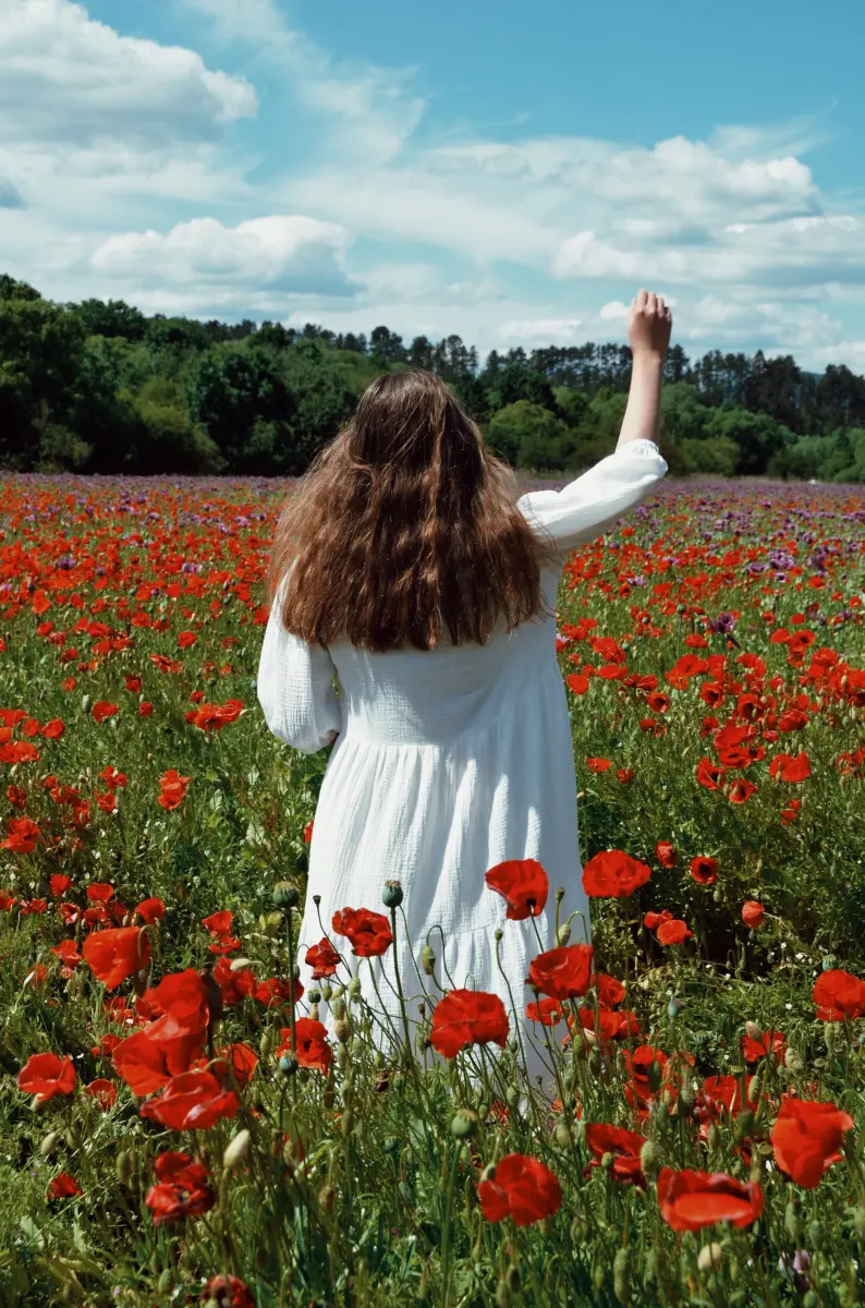 Mušelínové vyšívané  šaty-V makoch