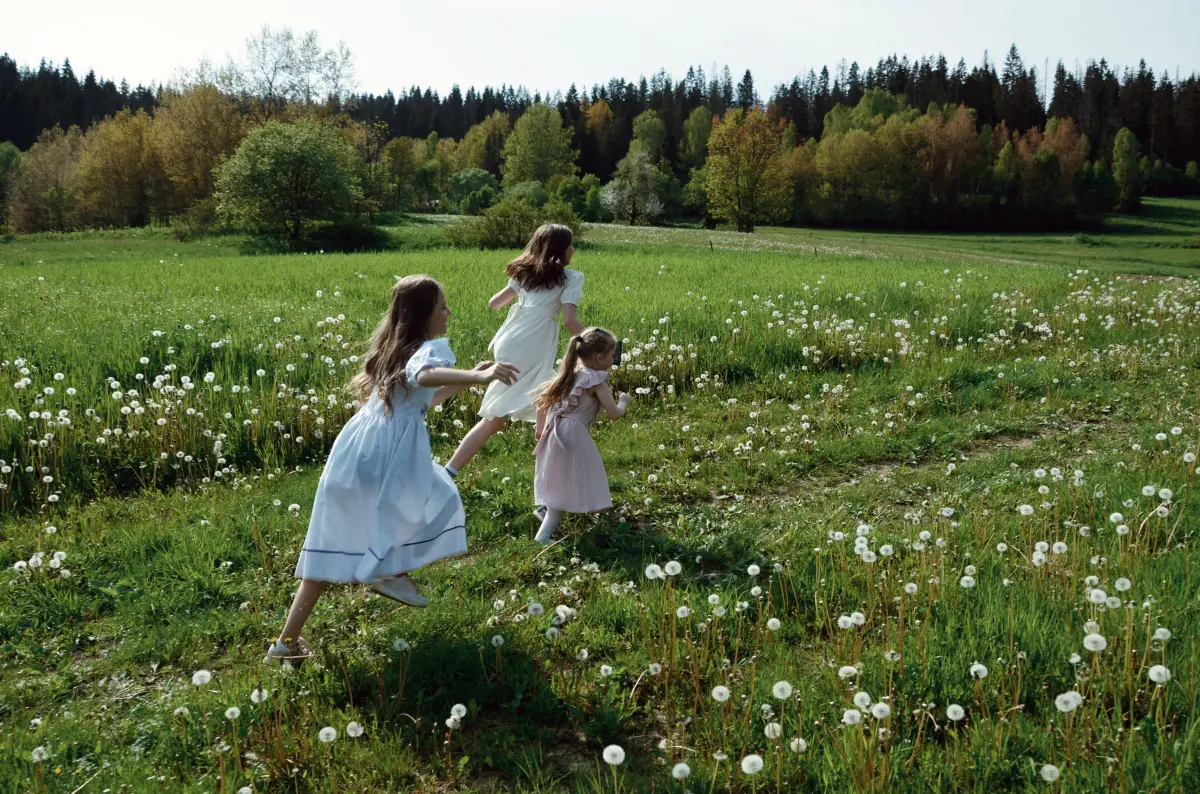 Detské šaty-Biela lúka