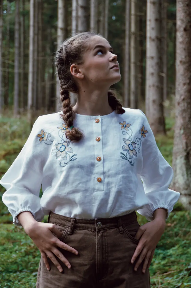 Ľanová vyšívaná blúzka-Nežnosť