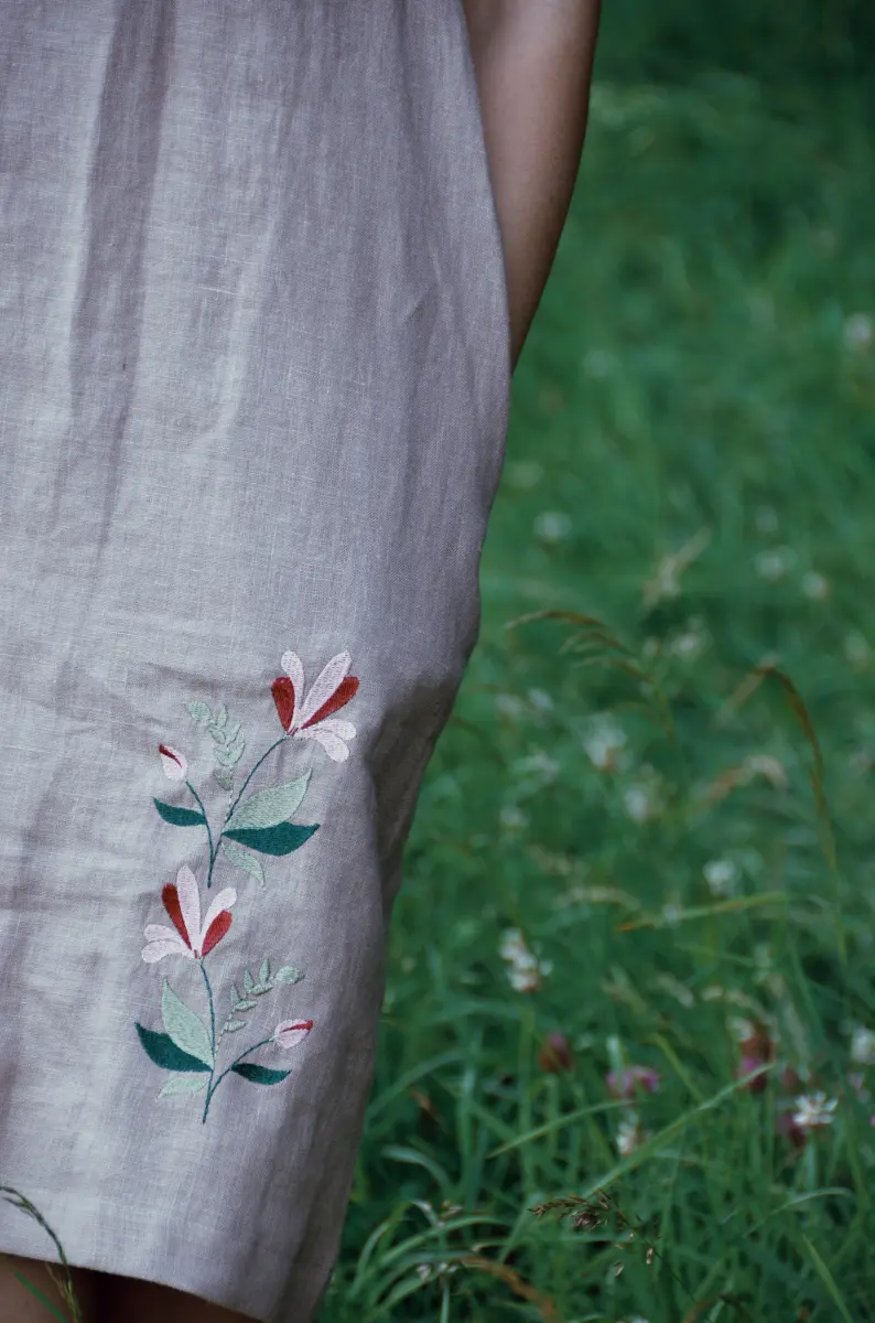 Ľanové šaty s výšivkou-Lena