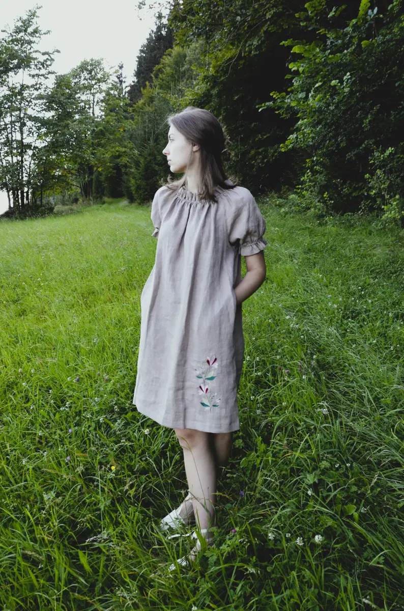 Ľanové šaty s výšivkou-Lena