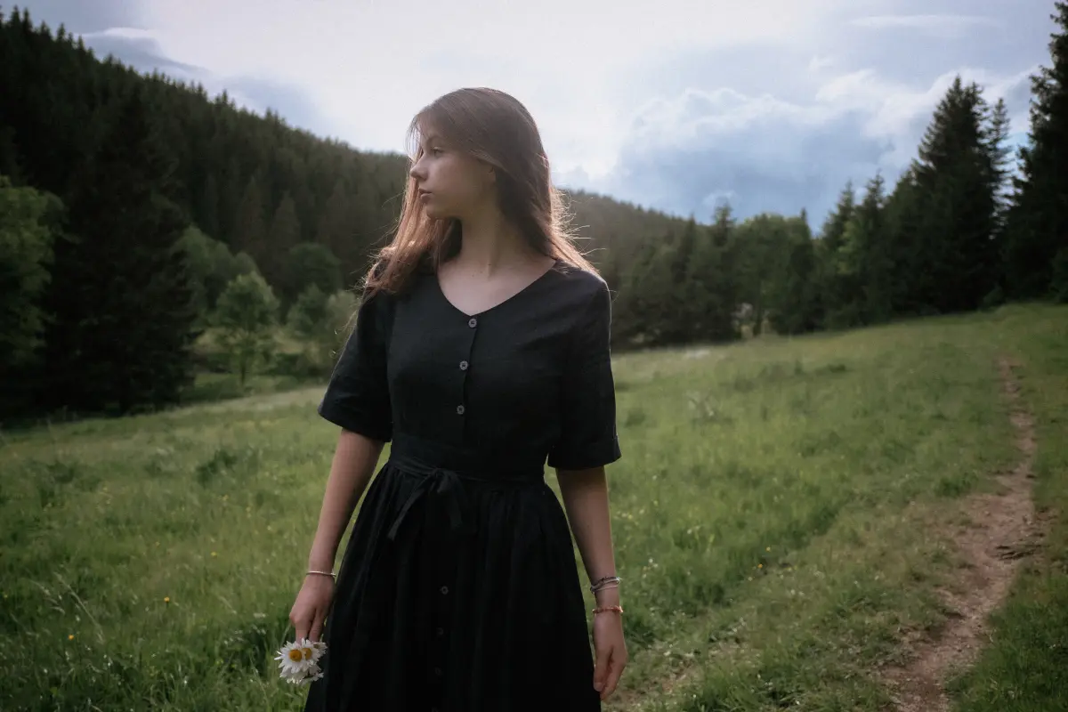 Vyšívané ľanové šaty-Rozkvet