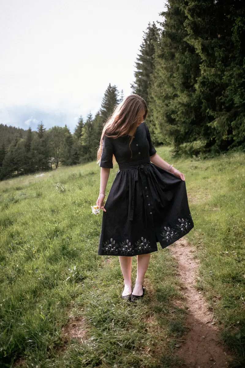 Vyšívané ľanové šaty-Rozkvet