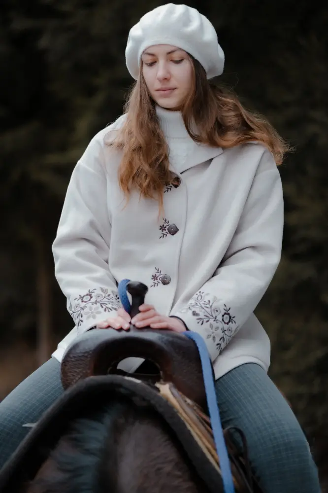 Vyšívaný kabát - Lada