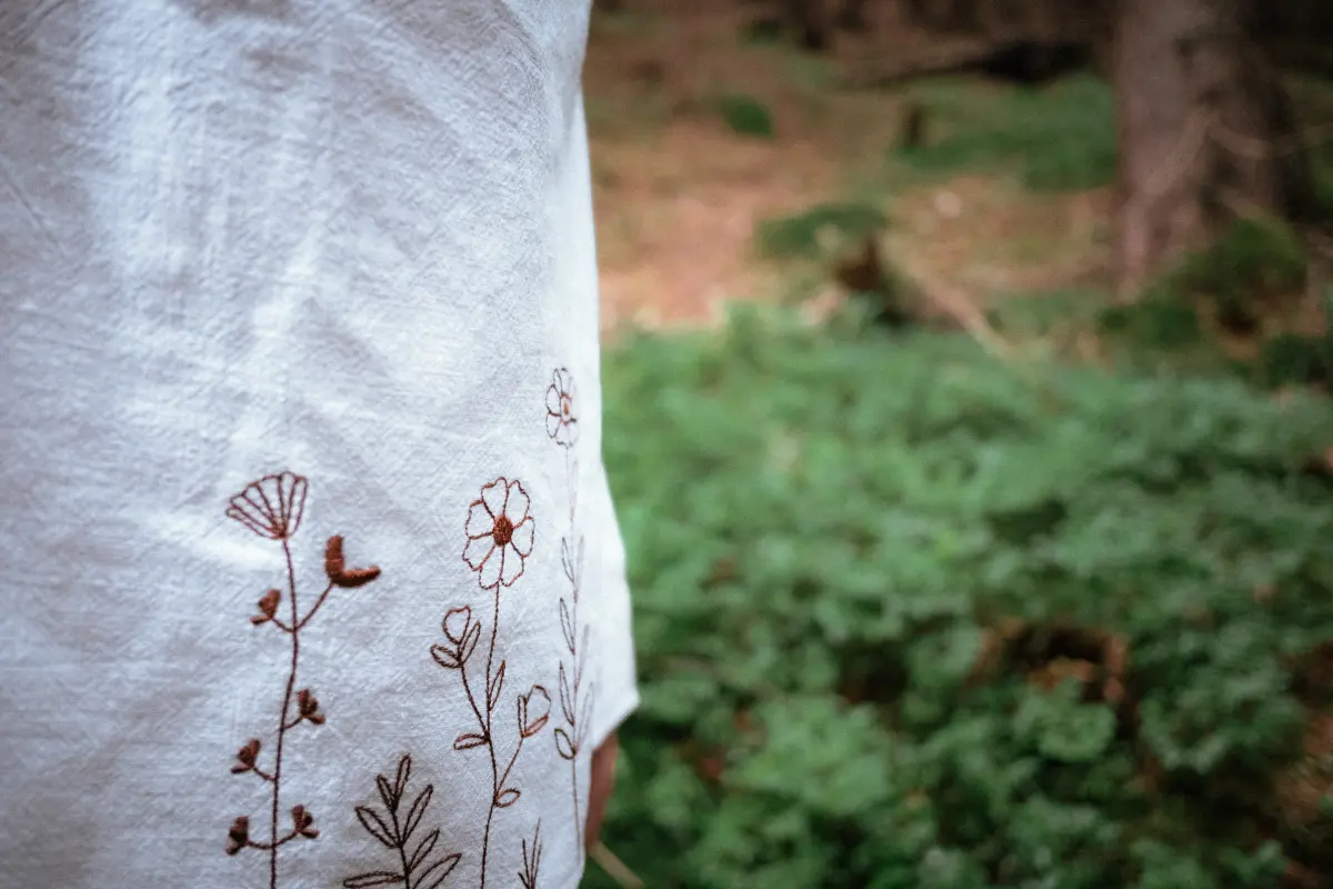 Vyšívaná ľanová sukňa - Šepot kvetín