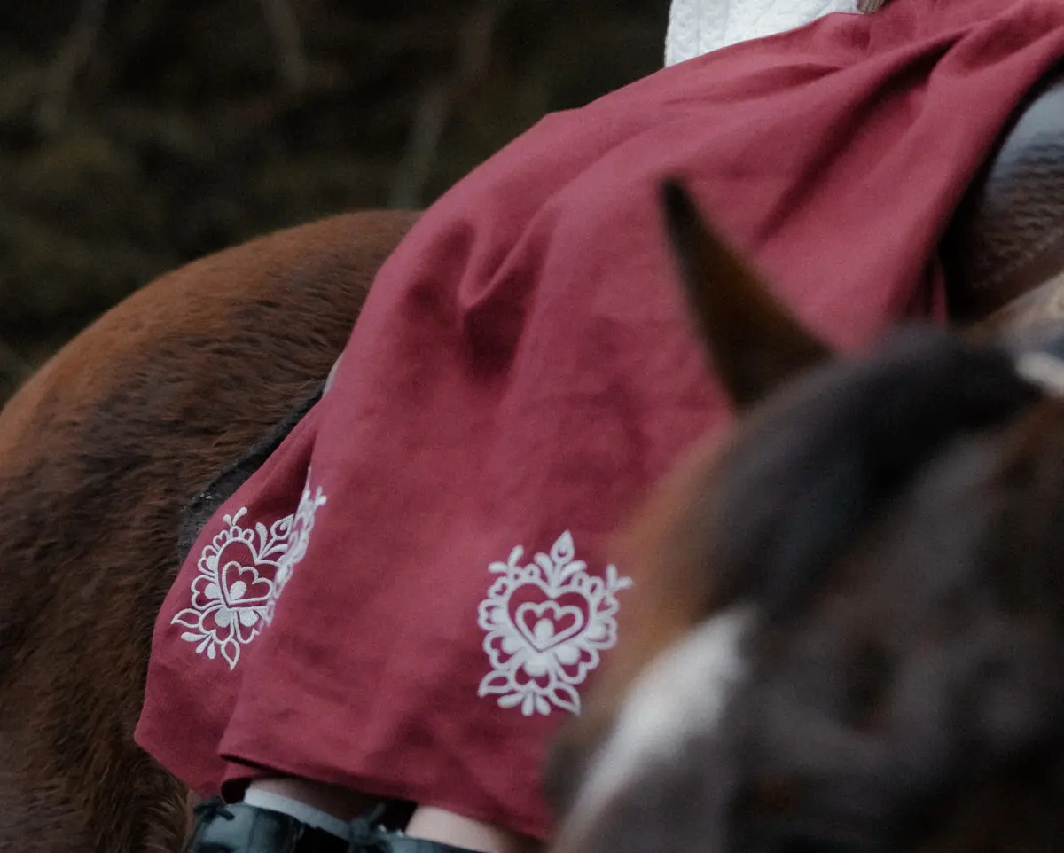 Vyšívaná ľanová sukňa - Čaro tradície