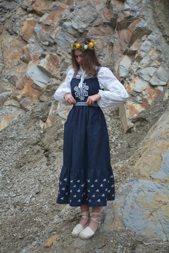 Vyšívané šaty Zorana