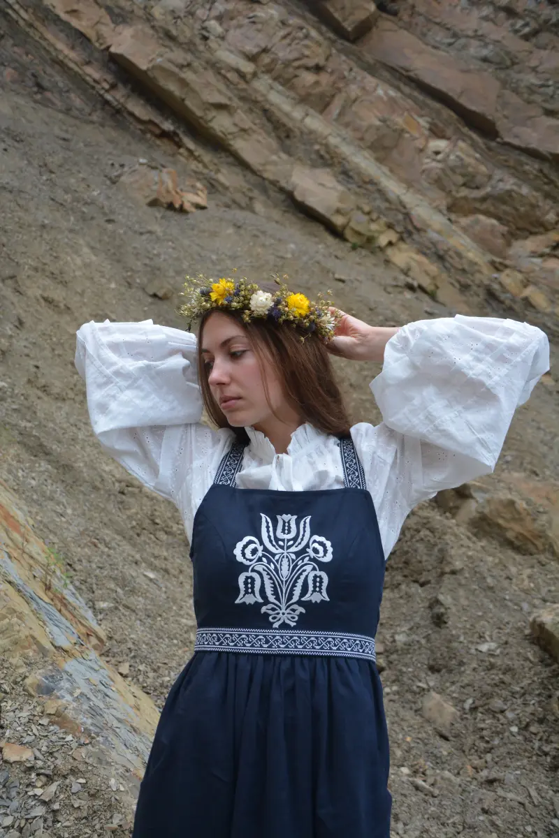 Vyšívané šaty Zorana